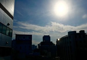 2017/1/19 　13時過ぎの太陽と飛行機雲