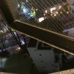 そおっと開けてみると…(p_-)…