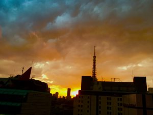 空一面に広がる茜色…