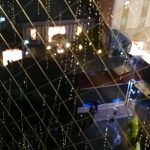 社窓越しに見下ろす階下…けっこう降ってます！(◎_◎;)