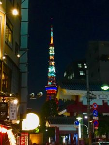 金曜の夜 ~♬🎋2017七夕祭りの夜の街はもの凄い人出❣️人種のルツボと化してました💙港区シンボル🗼東京tower様も夏仕様のライトアップで芝大門辺りの賑わいを盛り上げていましたψ(｀∇´)ψ