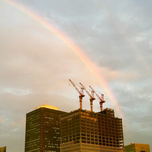 H松町の再開発エリア 世界貿易センタービル上空にでっかい虹🌈✨😱