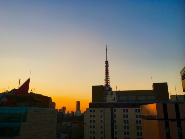 2017師走快晴なり・・・　　　　　港区ホメオ社窓からの夕景です♡