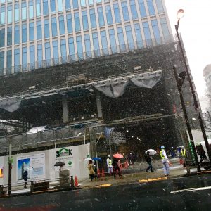 こんな❄️☃️🌀の中、👷🚧お務めご苦労様デッス(￣^￣)ゞ