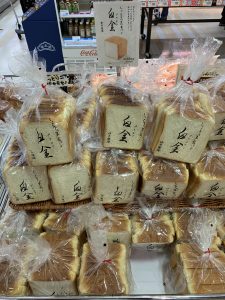 白金パン売場