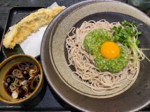 お蕎麦600円、天ぷら160円